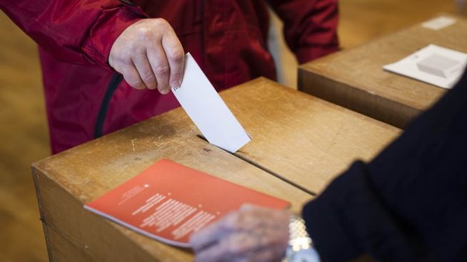 Suiza vota limitar la inmigración al imponer una tasa fija de crecimiento