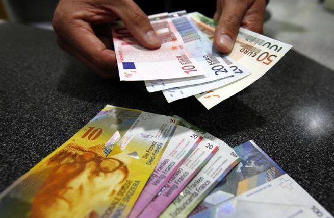 Suiza libera el franco y cae el euro